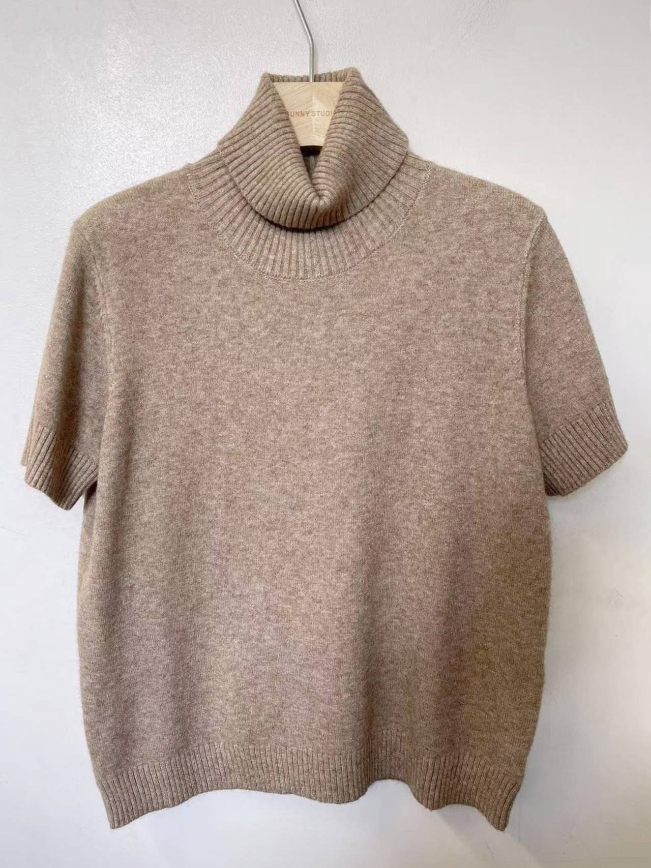 SUNNY STUDIO – Großhandel Strickpullover – Damen – Kurzarm-Rollkragenpullover0