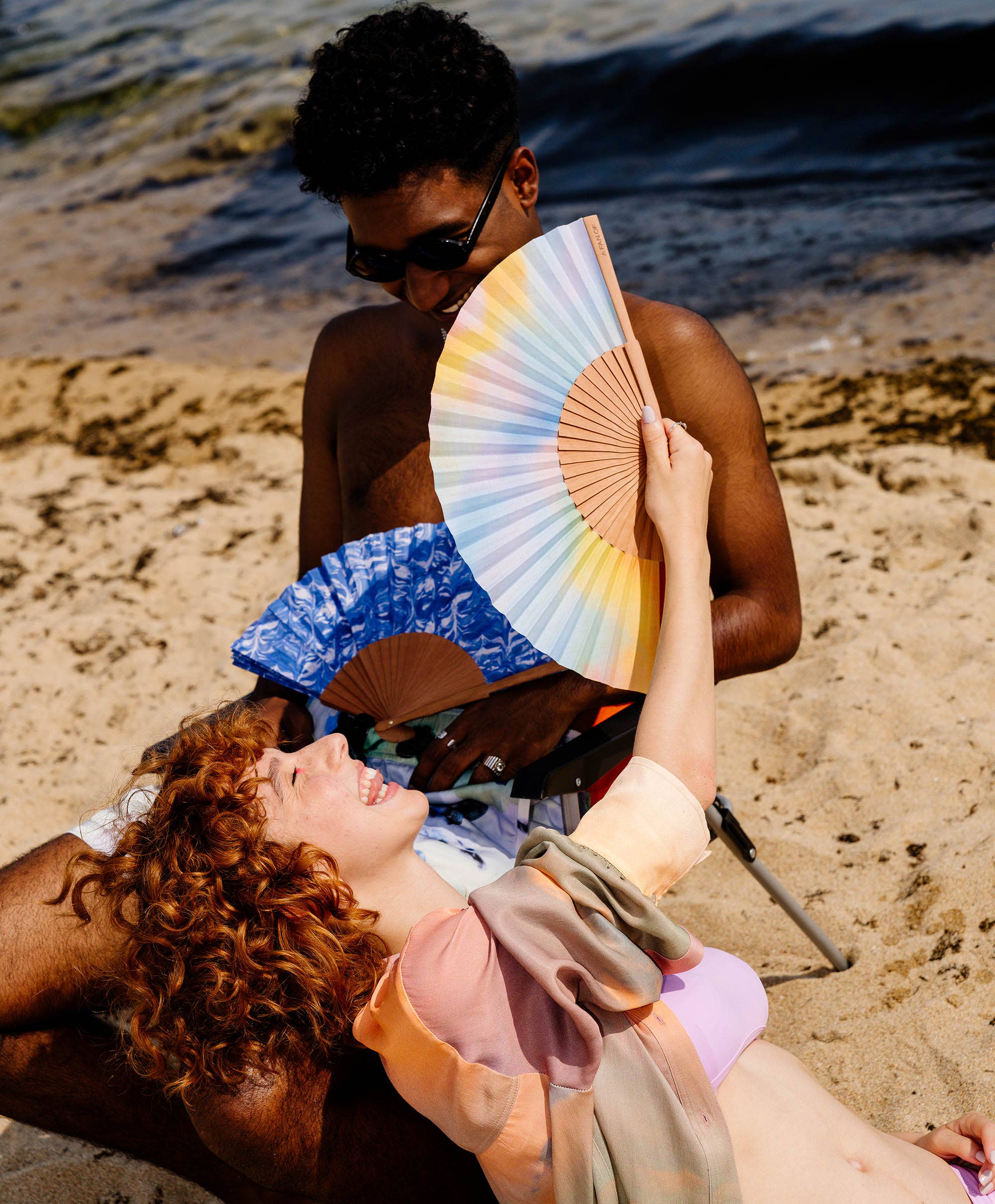 A FAN OF - Wholesale Party/Paper Folding Fan - AURORA SKIES Fan - 23 cm - Blue, yellow, pink1