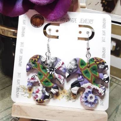 LILA MONSTERA OHRRINGE für den Großhandel von CELESTE HANDMADE JEWELRY