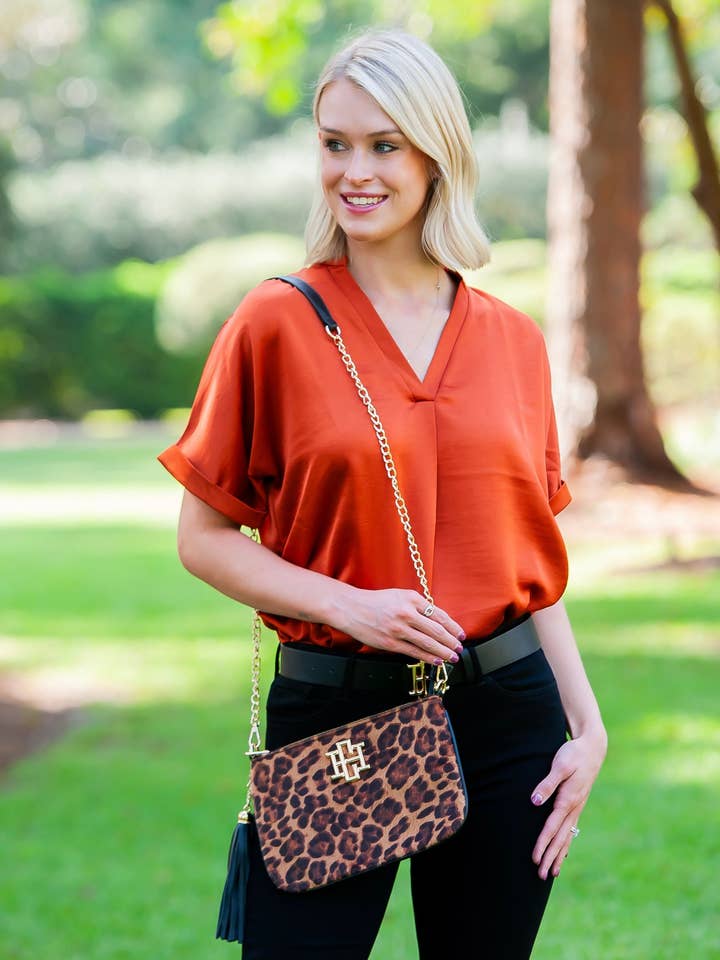 Madelyn Clutch/Bandoulière Spotted Saddle pour la vente par Caroline Hill