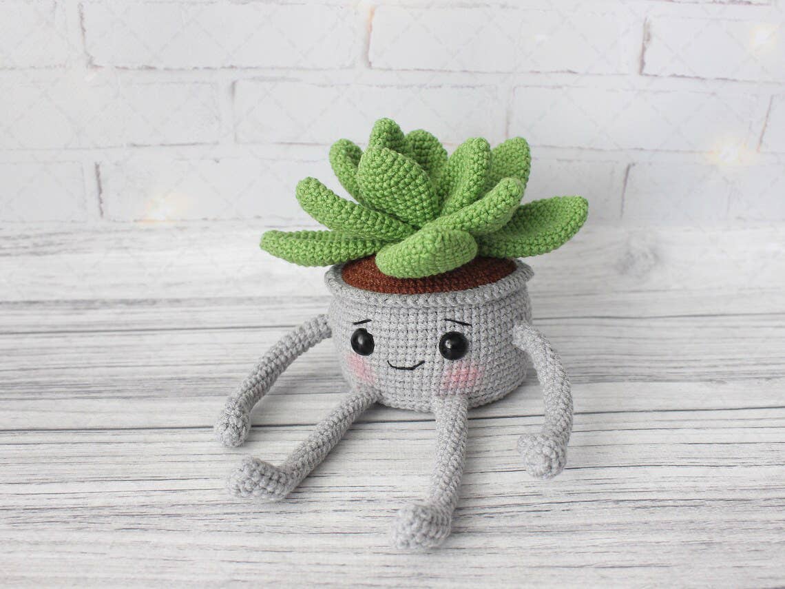 TOMOPOD LLC - Wholesale Decorative Tabletop Object - Crochet Smiling Succulent Plant Pot, Plant Lover Gift Decor4