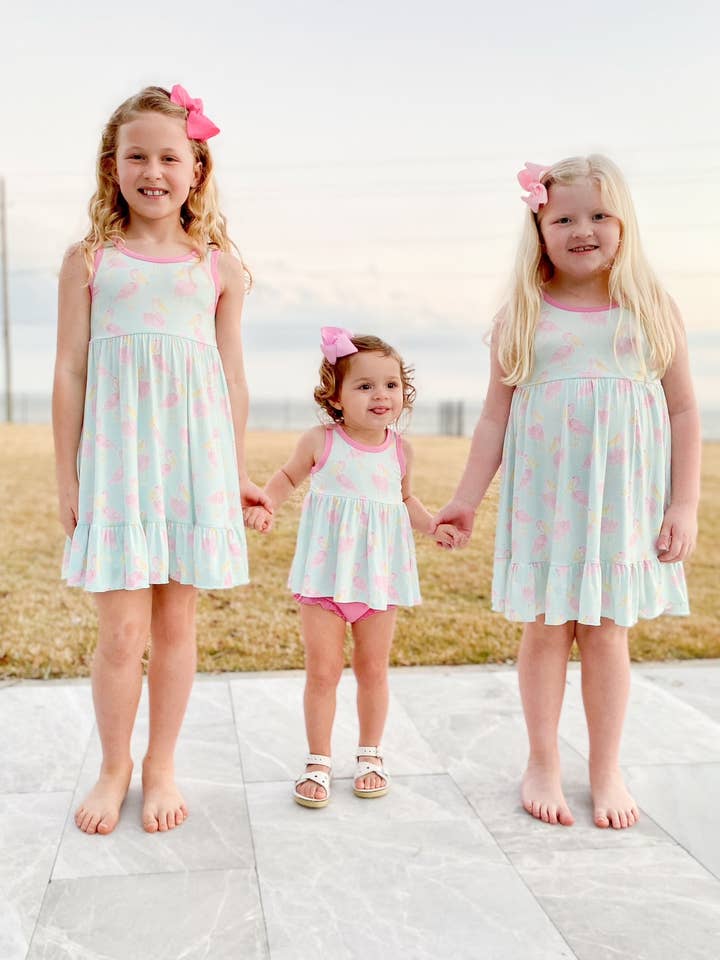 Abito a girocollo Rosa Pellicano Razorback per la vendita all'ingrosso da parte di Sweet Bay Clothing