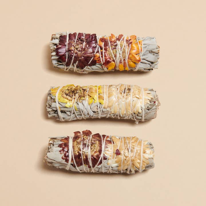 Sage + Wild Flowers Smudge Bundle Sticks for engroshandel hos Liv Rocks