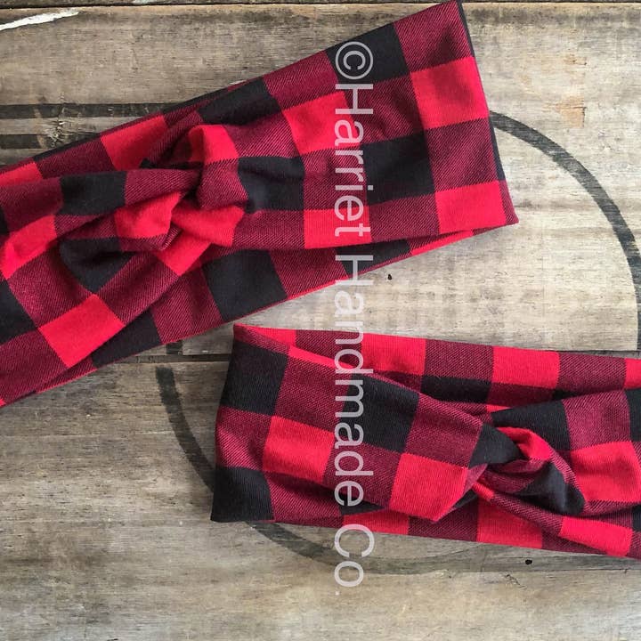 Bandeau extensible torsadé – Motif à carreaux Buffalo rouge et noir pour la vente par Harriet Handmade Co.