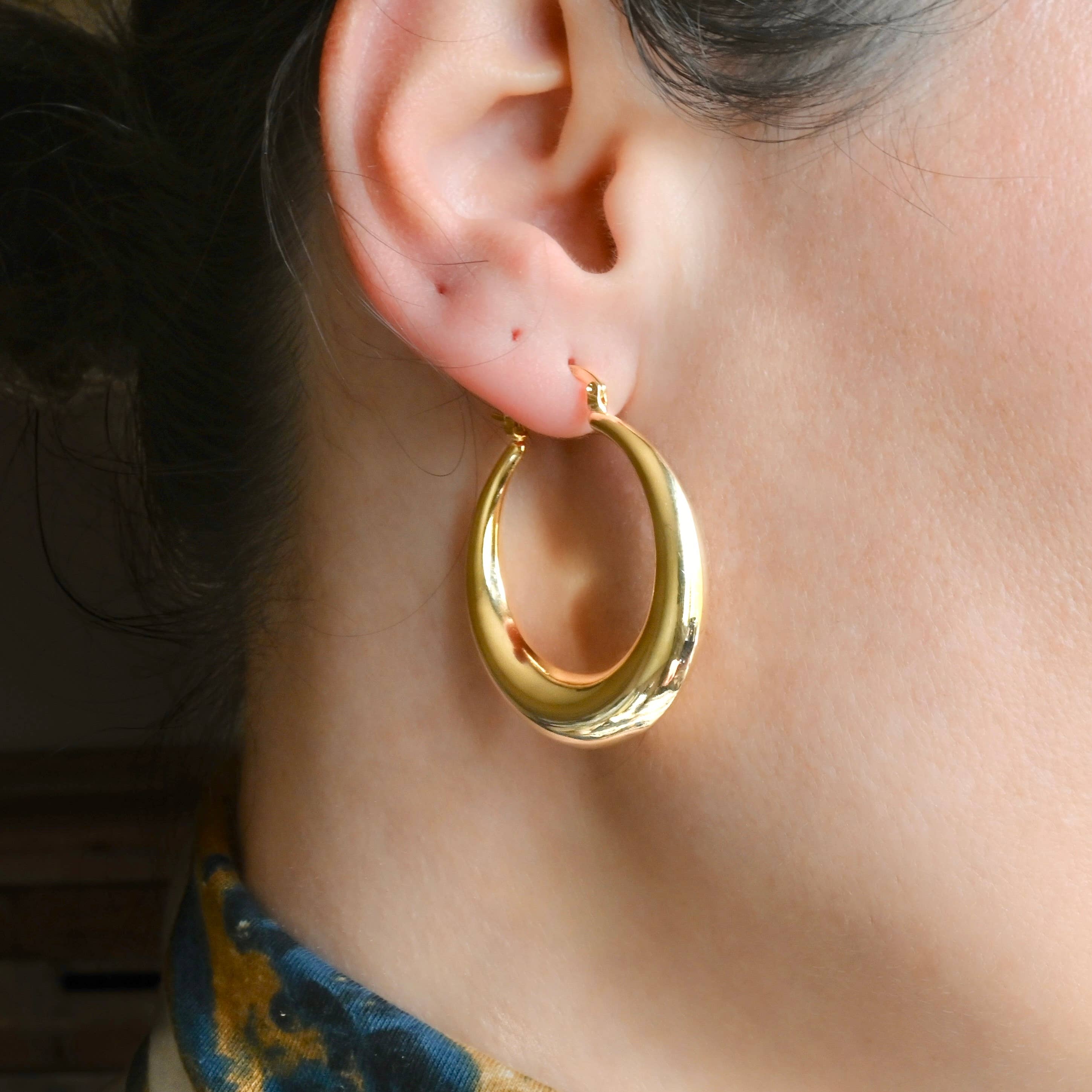 Blueyejewelry - Wholesale Hoop earrings - 18k Gold Crescent Hoops - Lightweight Large Hoop Earrings4