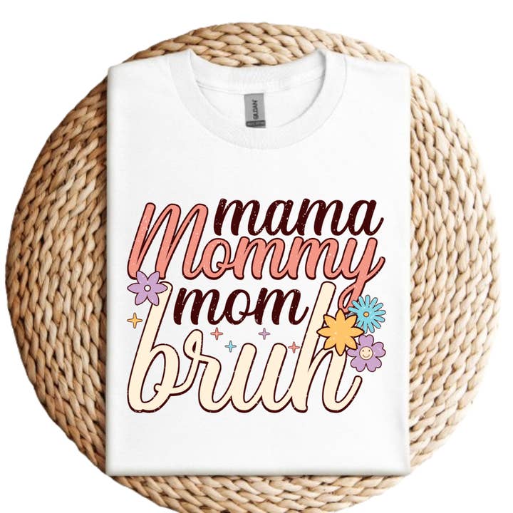 T-shirt graphique pour femmes "Mama Mommy Mom Bruh" pour la vente par Mama and Littles Apparel