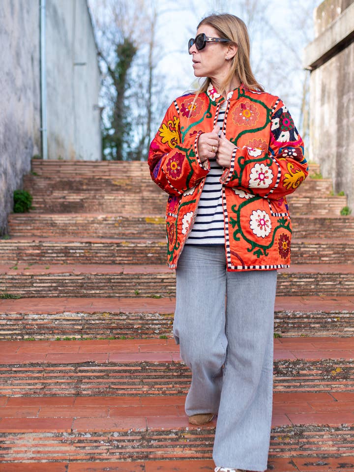 Veste courte Suzani pour la vente par Sanjanaandme