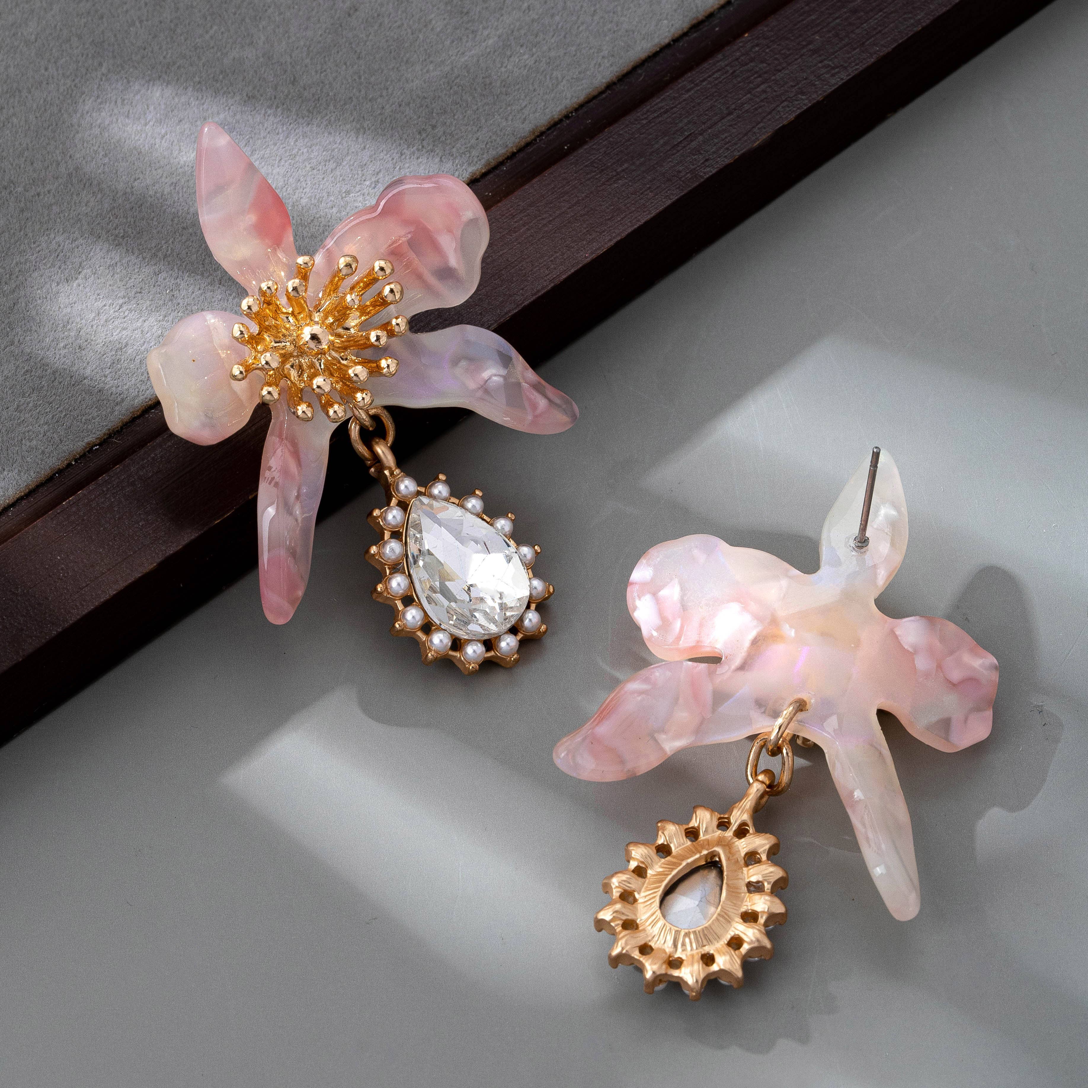 GOLD RHINESTEONE DROP FLORAL PINK TORT EARRINGS | 80E61428 for wholesale on Faire2