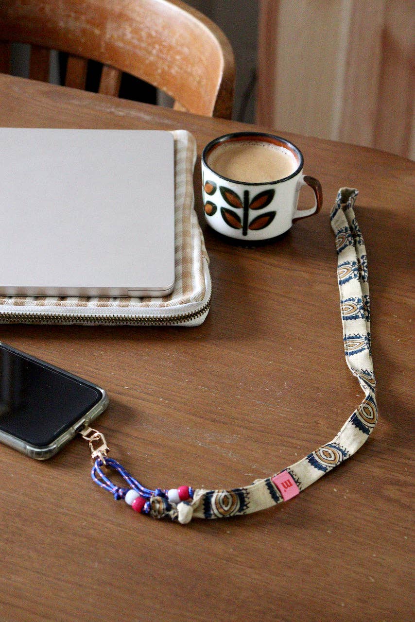 Maho - Wholesale Phonecase Strap - César Paisley Beige2