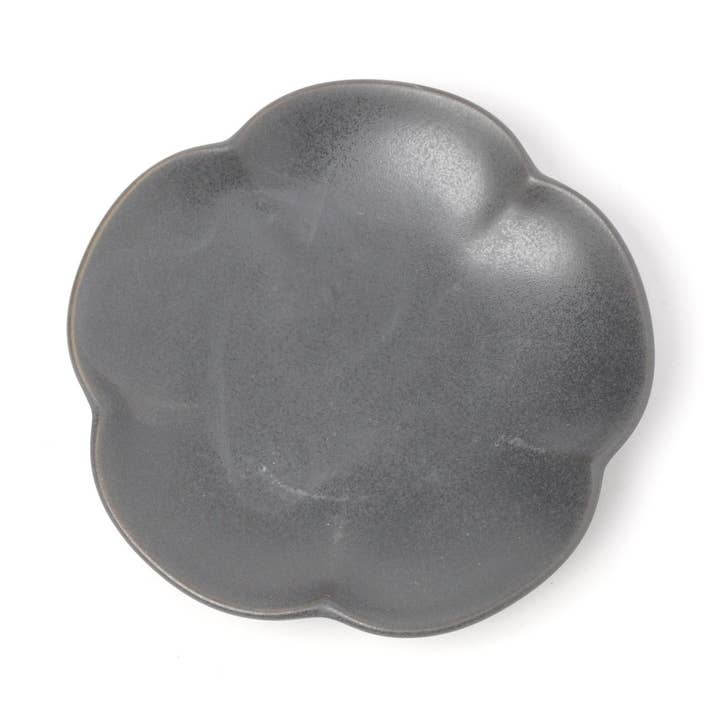 Mino Ware Mini Dish Ume Blossom Black and other Purchase Wholesale ume. Free Returns & Net 60 Terms on Faire trending on Faire.