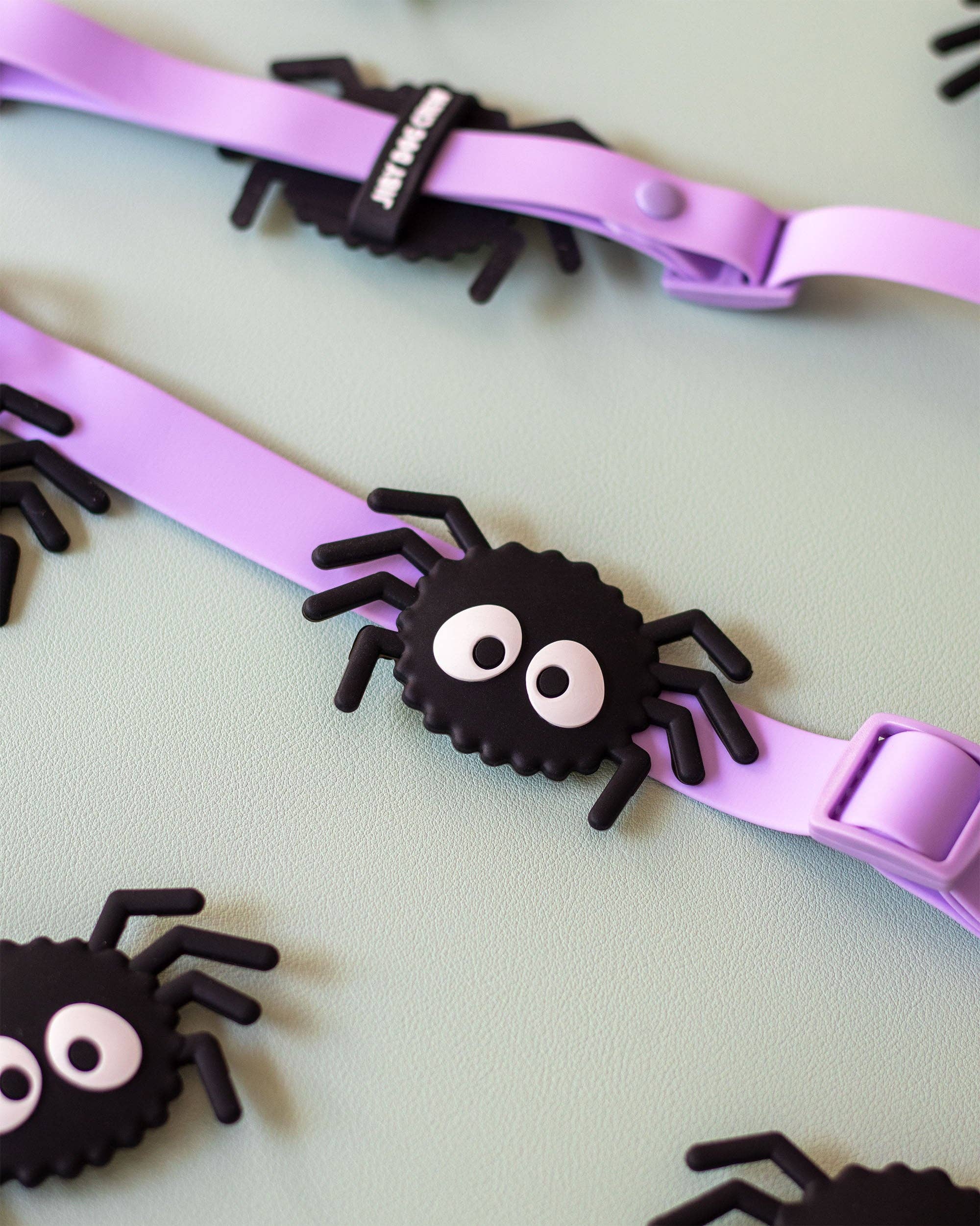 Jiby Dog Crew – wholesale Halsbandsberlock - Katt och hund – Sotig Spindel Jiby Hundcharm4