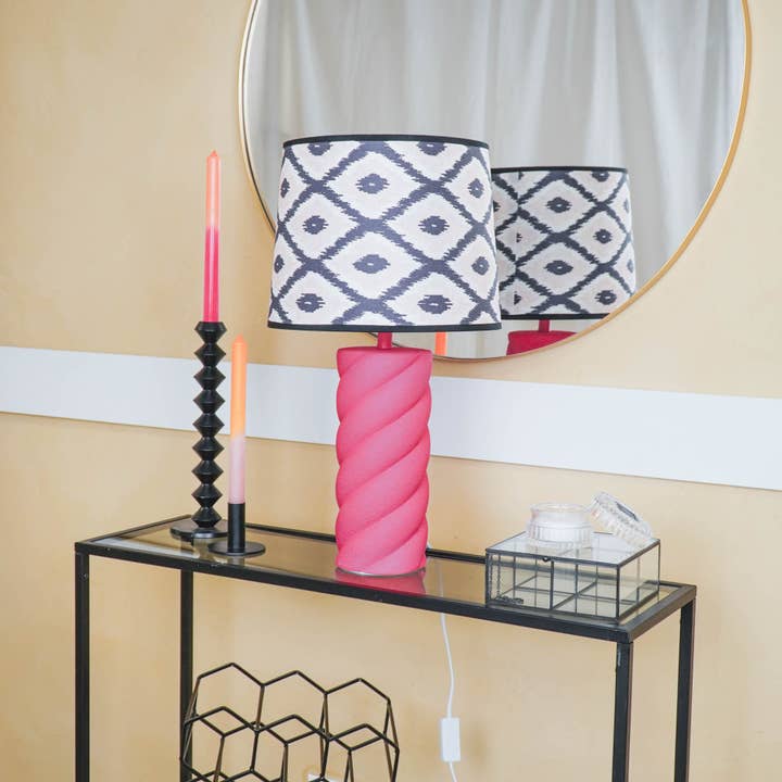 Housevitamin bv - Wholesale Accent/Desk Lamp - Table Lamp - Ceramics - Neon Pink - E27- 12x12x28cm7