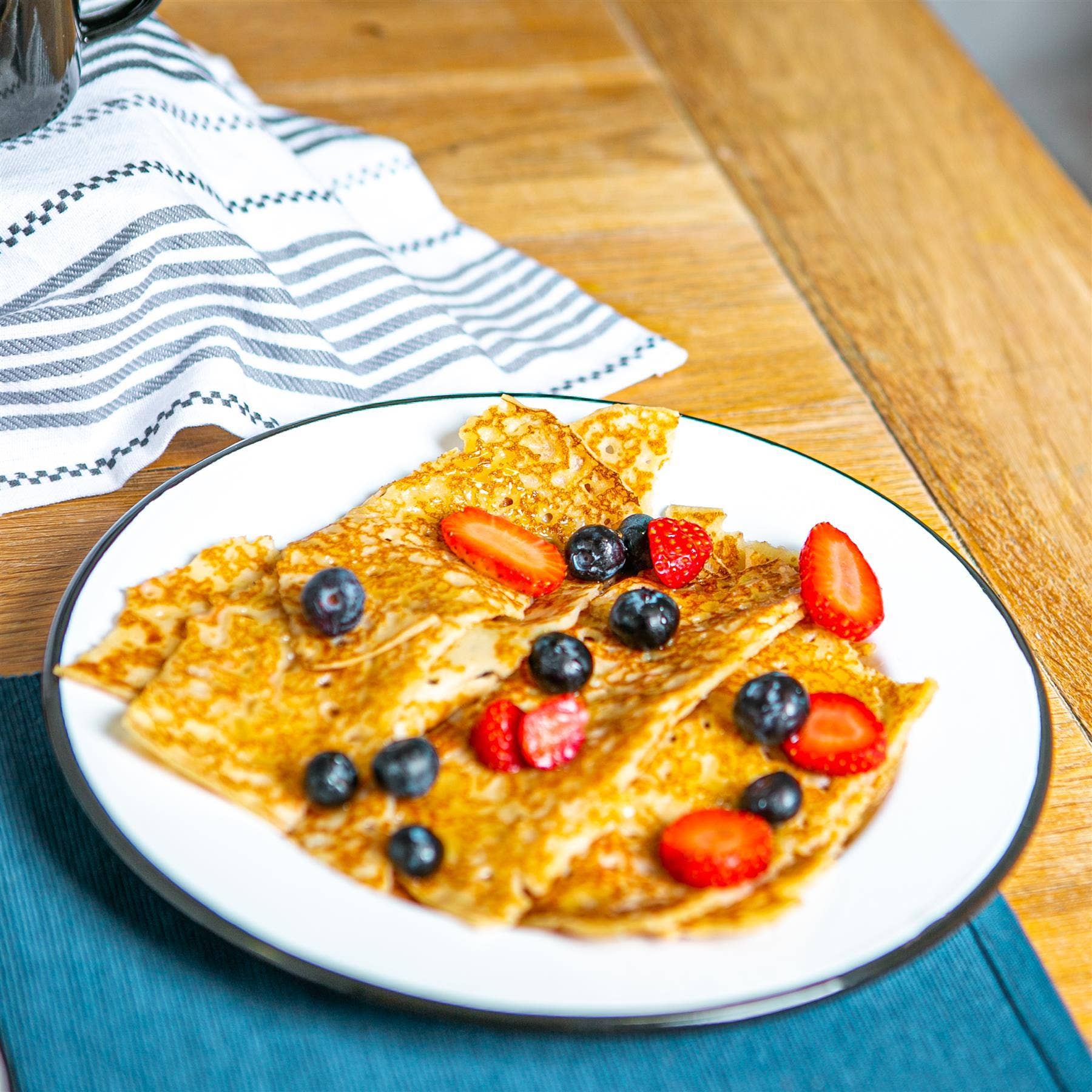 Rinkit Ltd – wholesale Tallrikar – Argon Tableware vit emaljerad middagstallrik, 25,5 cm, svart kant2