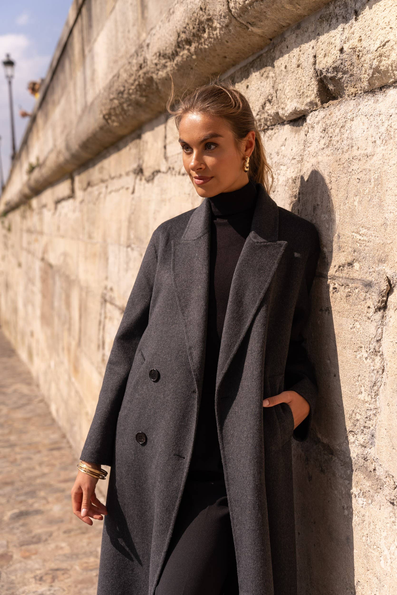 Attentif Paris – Großhandel Mantel - Damen – Extra langer, handgenähter Oversize-Mantel aus Wollmischung16