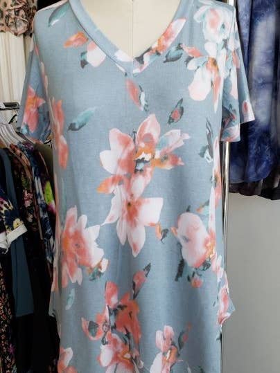 Top à col en V imprimé floral pour la vente par Rose Mellow Fashion