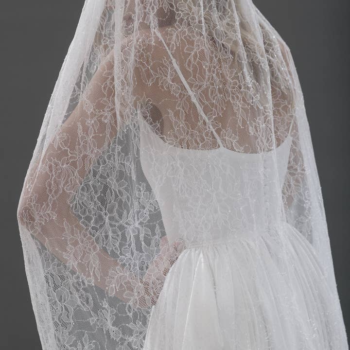 Heirloom Bridal Company - Wholesale Veil - Women's - Chantilly Lace Veil V2415
