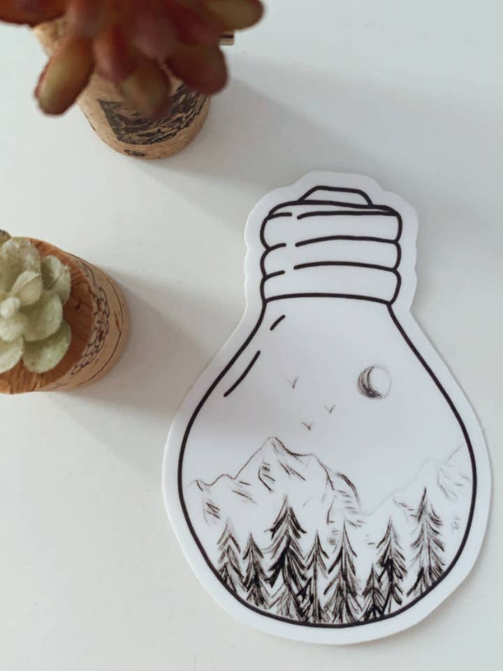 Autocollant Ampoule Montagne pour la vente par Sarah Emma Boutique