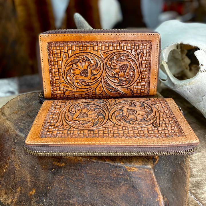 Western Linens - Wholesale Wallet - Women's - Flowers Hand tooled Leather Women's Wallet