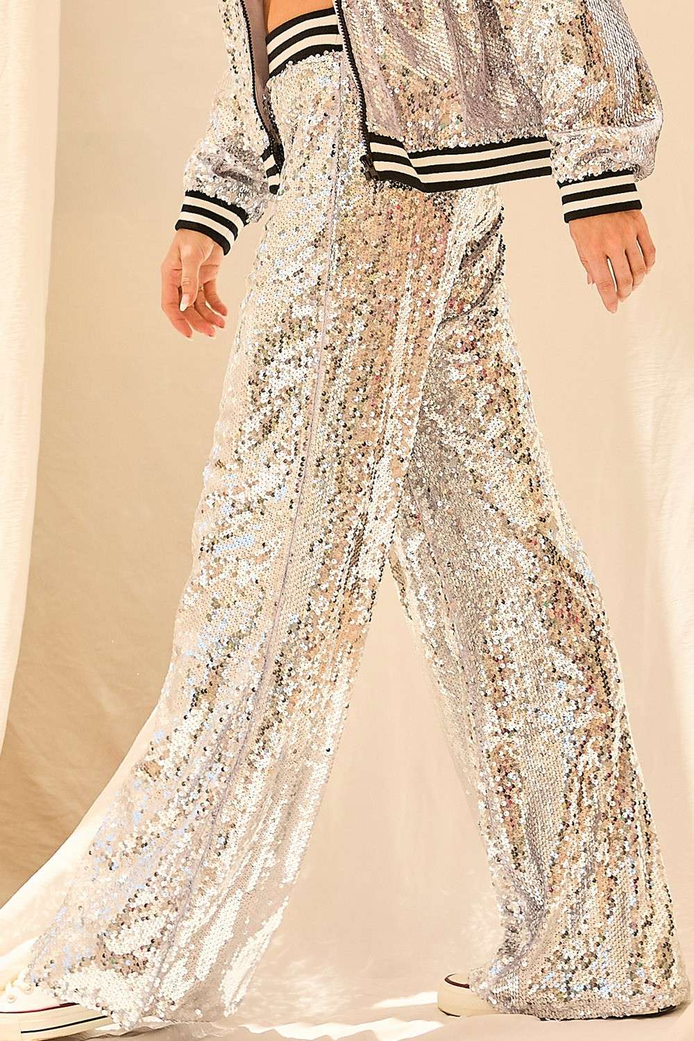 Main Strip – Großhandel Hose – Damen – Hose mit elastischem Bund und Glockenpailletten und weitem Beinschnitt13