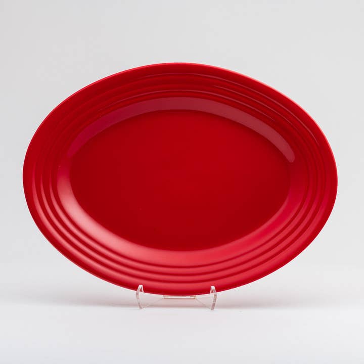 Assiette ovale de taille moyenne - Rouge coquelicot pour la vente par Bauer Pottery