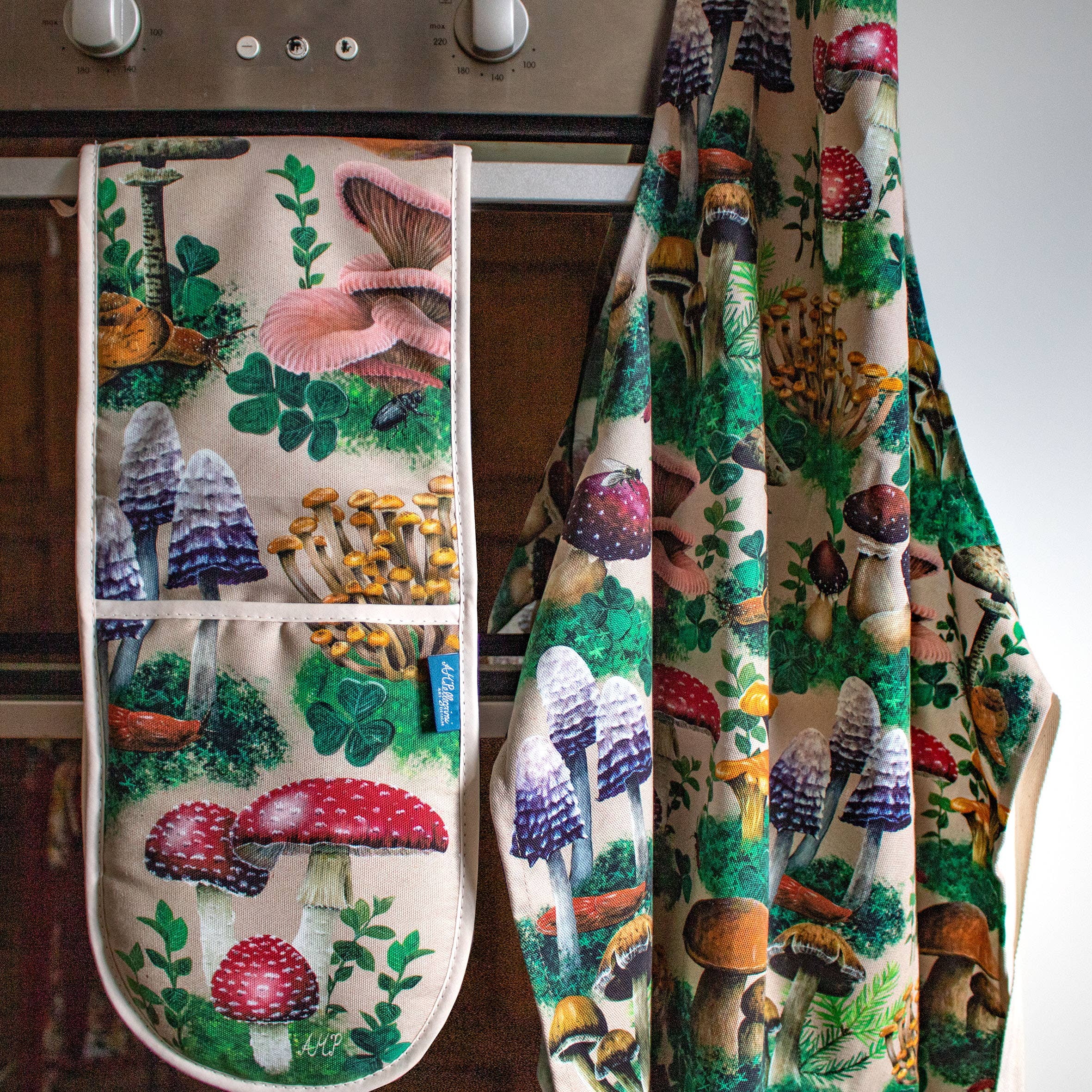 AMPellegrini Art & Design - Wholesale Apron - Adult apron with mushroom pattern / Printed fungi apron5