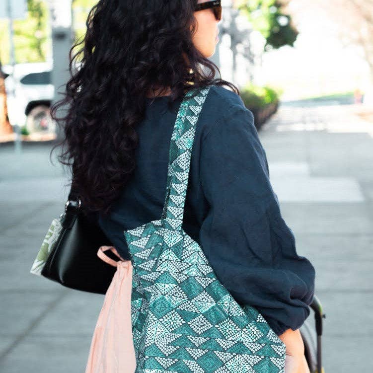 Amani ya Juu – wholesale Grocery/shopping bag – Folded Shopping Tote Buttoned3