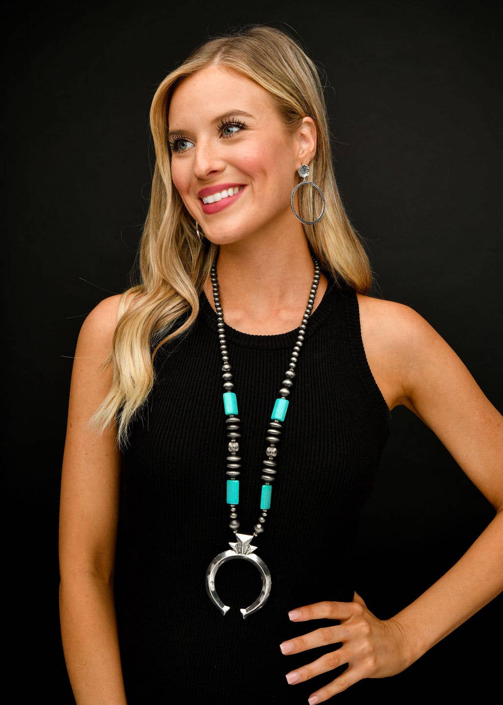 West & Co. - Venta al por mayor Collares con colgantes/abalorios - (REBAJA) Collar de 32" con perlas falsas navajo y nácar de turquesa1