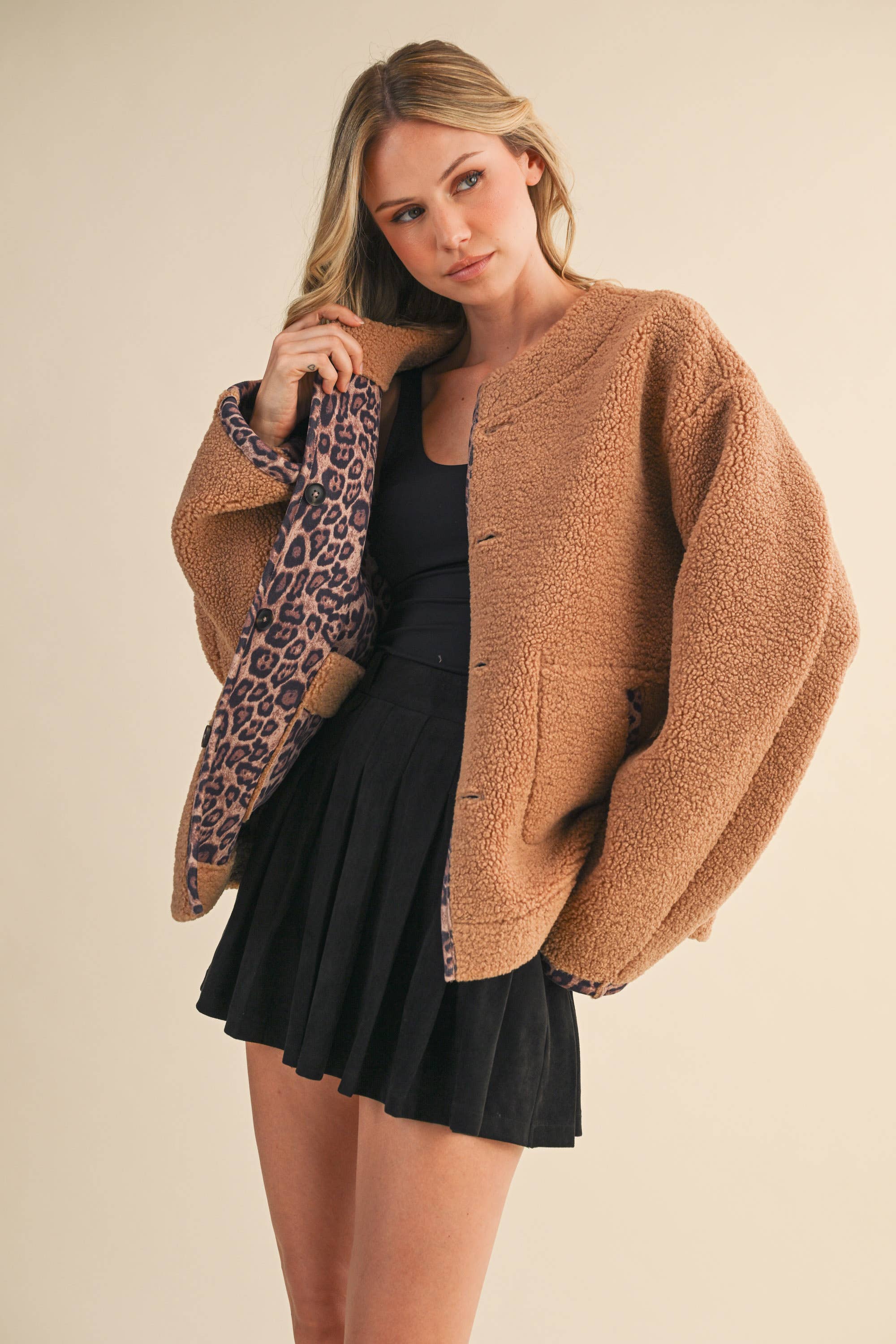 IJ1639 LEOPARD REVERSIBLE TEDDY LEOPARD QUILTED JACKET for wholesale on Faire23