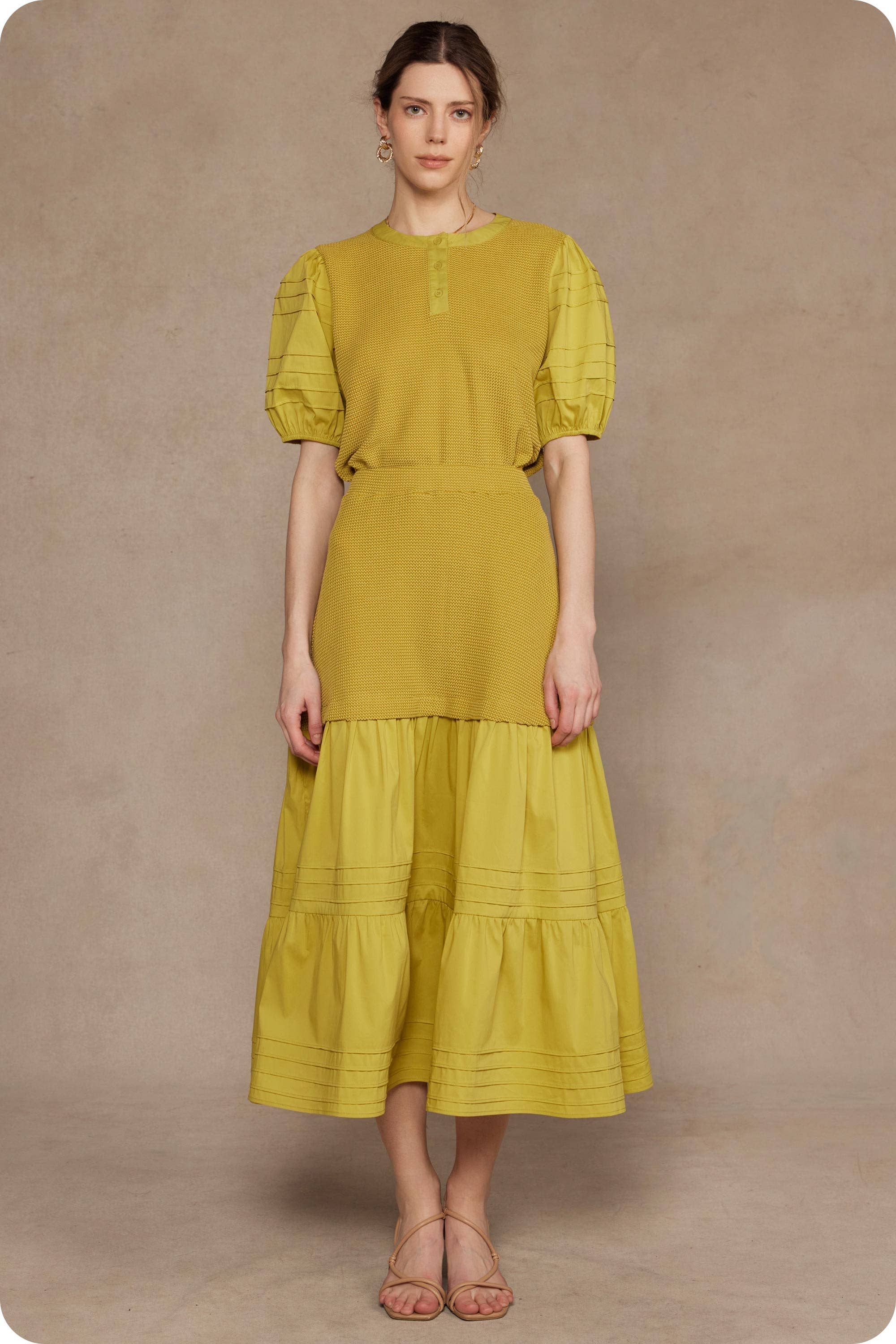 Strut & Bolt – wholesale Kjol - Dam – Pintuck-mixad midi-kjol i olika material1