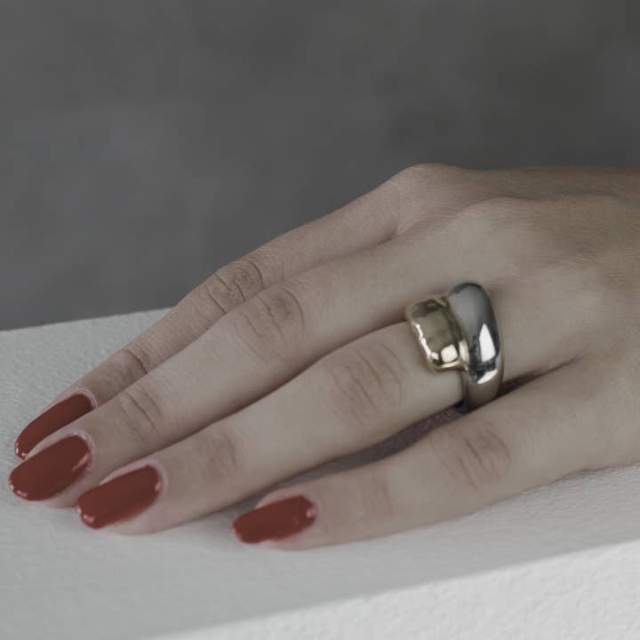 Bague épaisse bicolore imperméable Courage pour la vente par Dansk Copenhagen