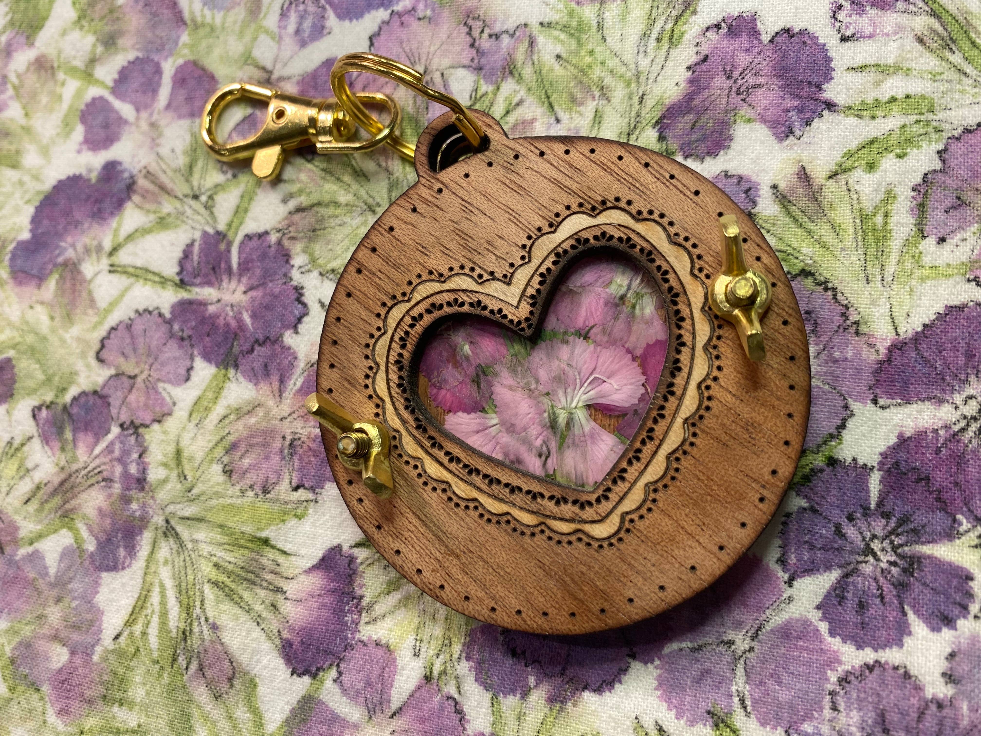 Holly Hills Lane - Wholesale Keychain – Women's - Mahogany Heart Pocket Flower Press Keychain with Oak Inlay4