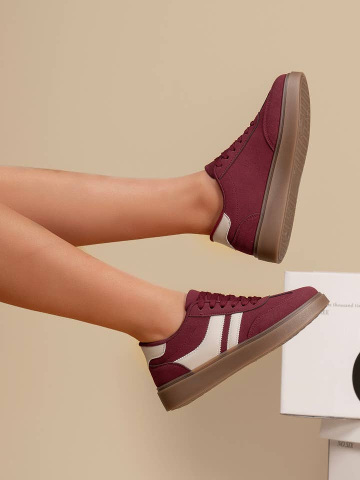 C'M PARIS - Wholesale Lifestyle trainers – Women′s - Low Retro Sneakers with Double Straps 121211