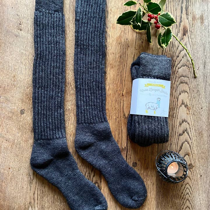 Samantha Holmes Alpaca Clothing and Gifts – Großhandel Socken – Damen – Damen Super Lange Alpaka Grobstrick-Rippensocken UK 4-8 US 6-5-102