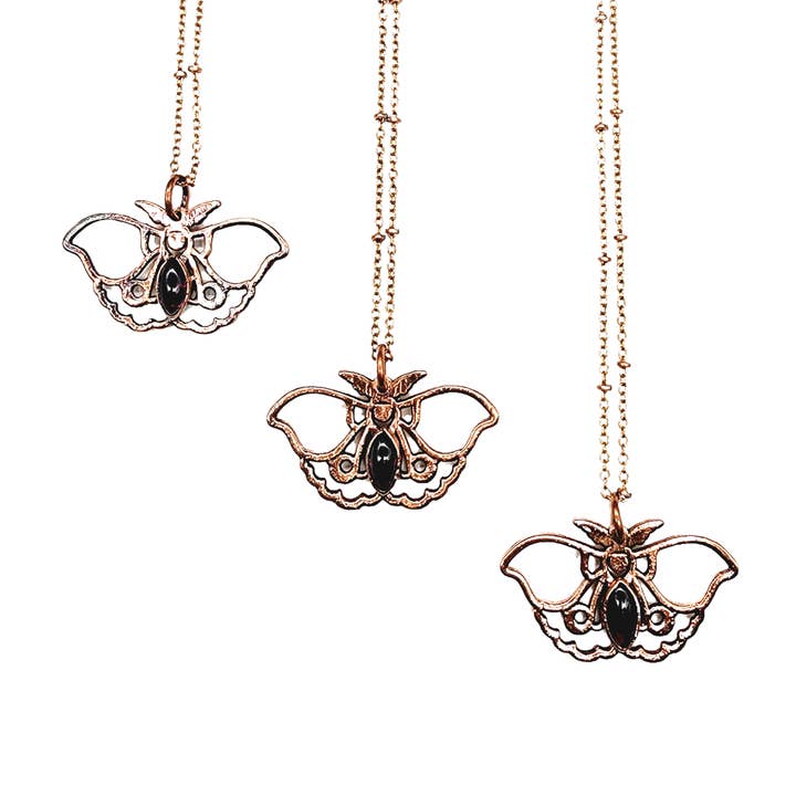 Ruby Tiger Moth halsband för wholesale av MergingMetals