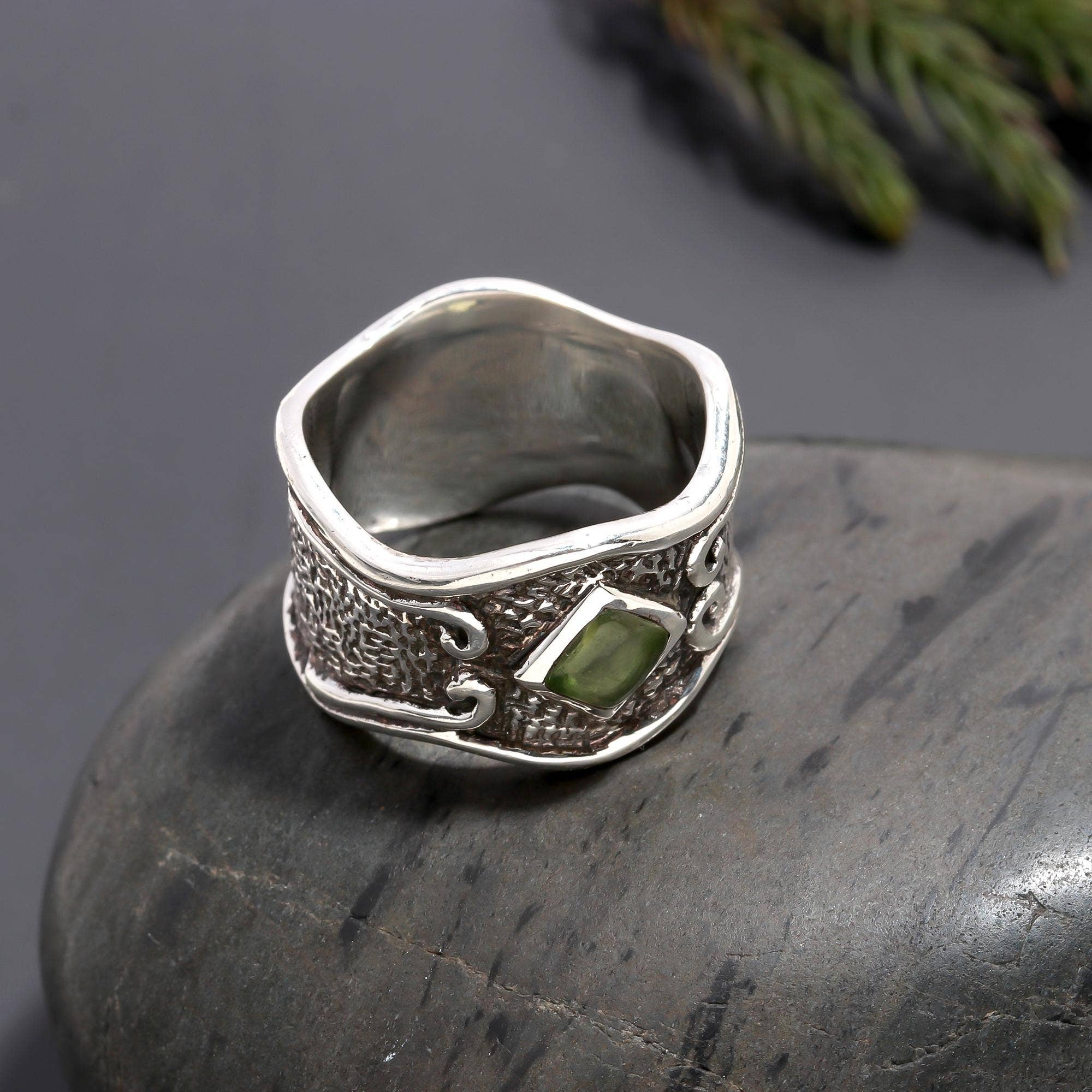 AG 925 JEWELLERY – wholesale Cocktail/statement ring – 925 Silver Antique-Style Textured Ring2