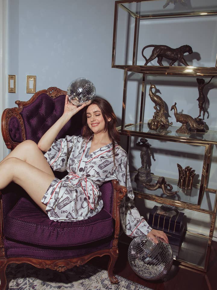 COCKTAILS VOOR DE WINTER KORTE SATIJNEN BADJAS voor groothandel op Faire