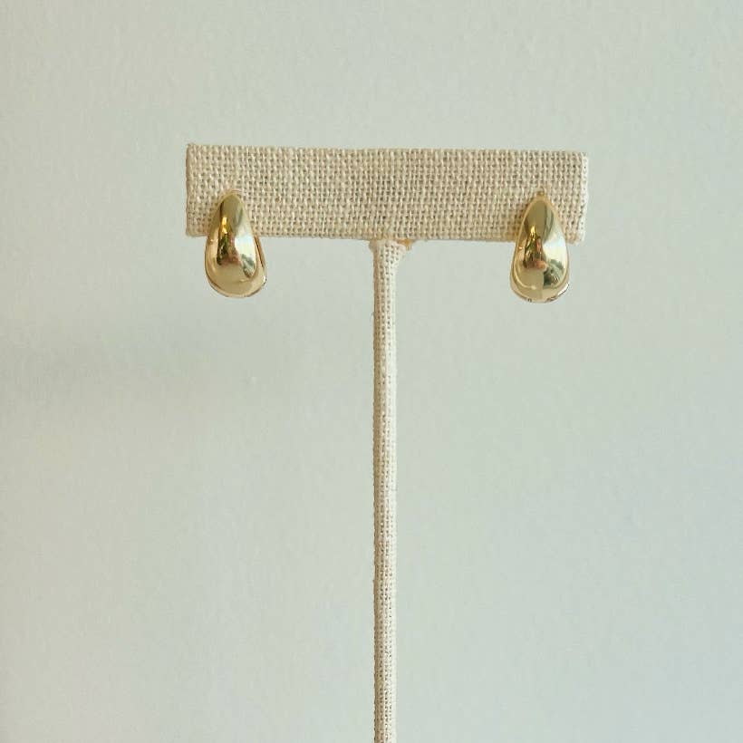 True by Kristy Jewelry - Vente Petits anneaux - Boucles d'oreilles Lizzie Teardrop Huggie Hoops remplies d'or2