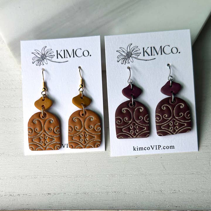Boucles d'oreilles en argile polymère - Quotidien - Arche à volutes embossées Moro pour la vente par KIMCo.