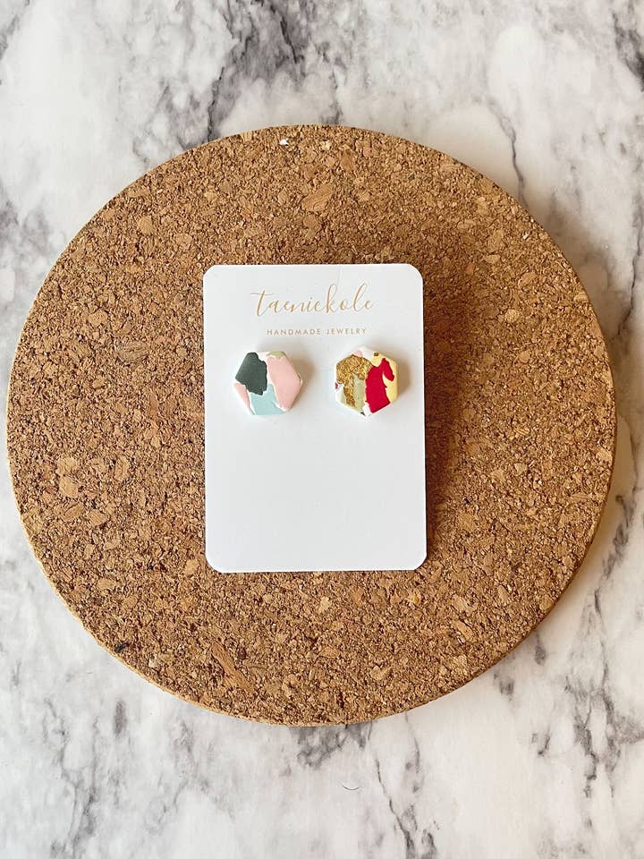 Merry & Bright | Amy Studs | Brincos Clay Polímero por atacado de taenickole