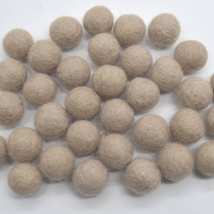 100% Bolas de Fieltro de Lana 100 Unidades 1.5cm Marrón Latte Claro para venta al por mayor de Oriental Direct Craft Supplies