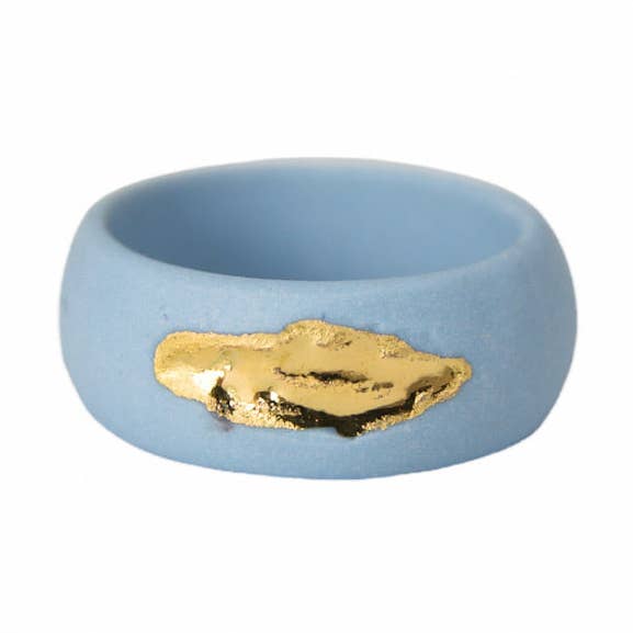 Bague en porcelaine "Judy" avec or pour la vente par FreakyFoxx porcelain