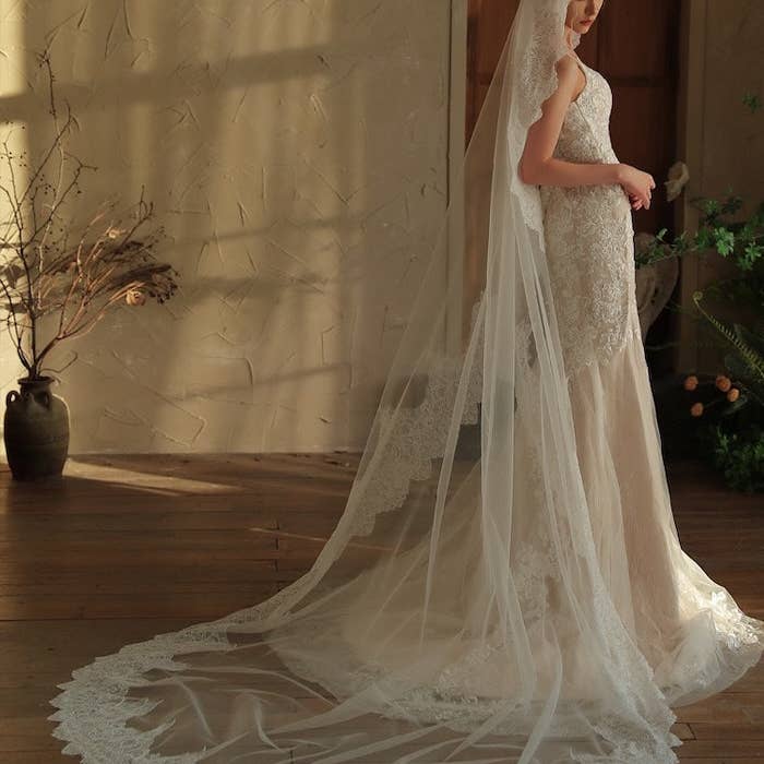 Velo de Novia de Encaje Catedral – Estilo Real - Plánchalo antes de usarlo para venta al por mayor de LanLivia
