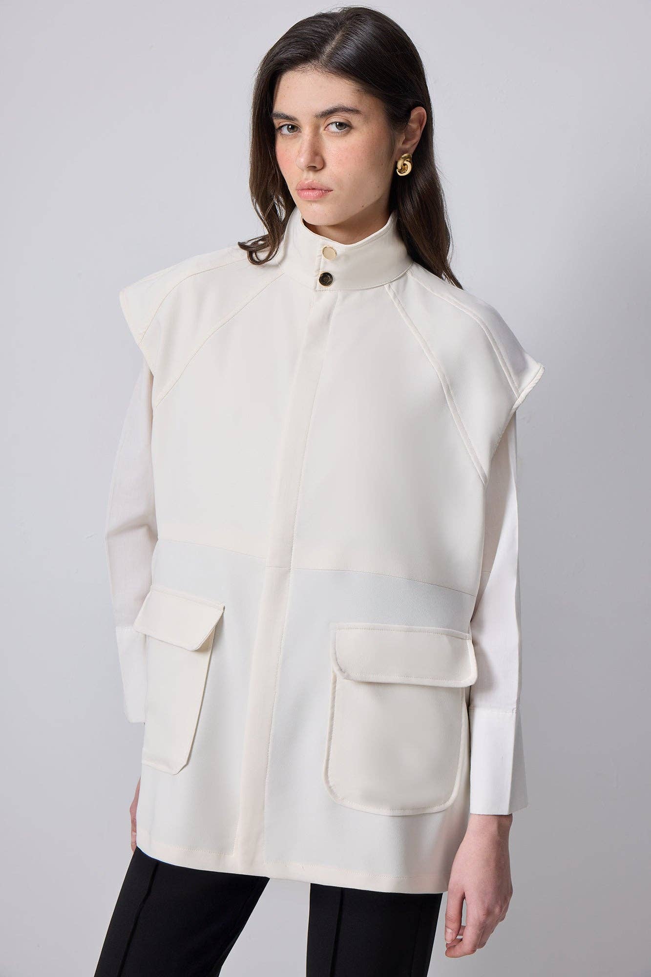 Ekru CREPE VEST WITH POCKETS for wholesale on Faire3