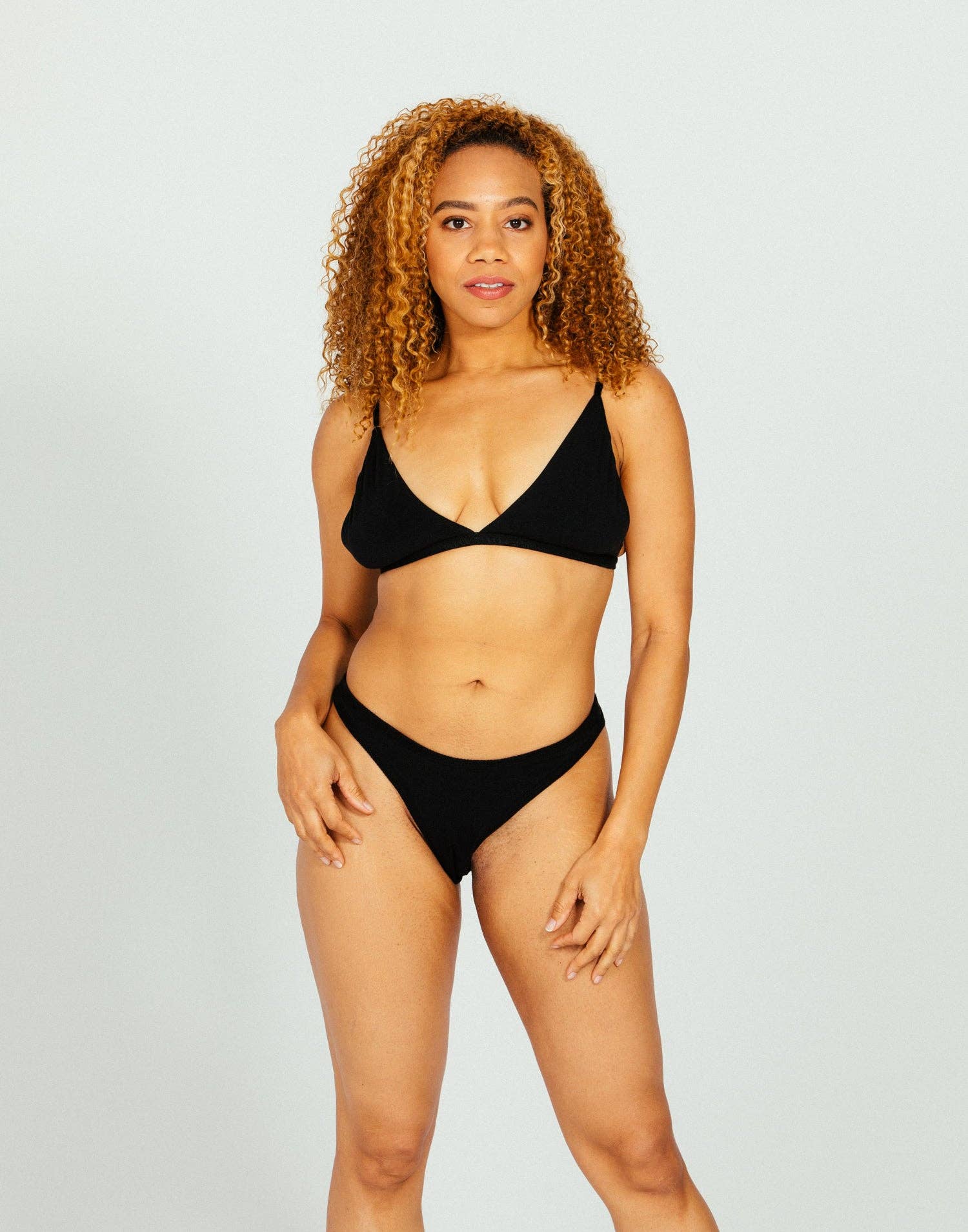 Negro Bralette Triangle Negro de venta al por mayor en Faire6