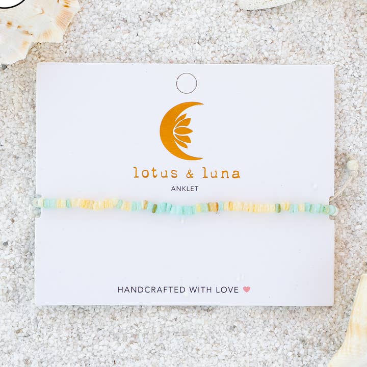 Chevillière Mini Puka Rincon pour la vente par Lotus and Luna