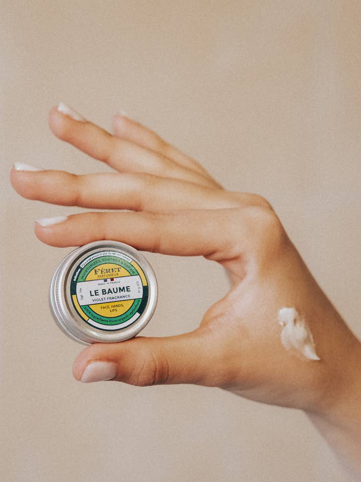 *ACHETEZ 1 OBTENEZ 1 À -50%* Baume Tout-en-Un Violet - 0,5 oz pour la vente par Feret Parfumeur - Distributed by Scents of Europe