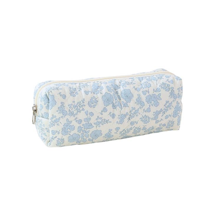 Mari & Belle - Wholesale Makeup/Cosmetic Bag - Blue Flower Quilted Cotton Makeup Bag