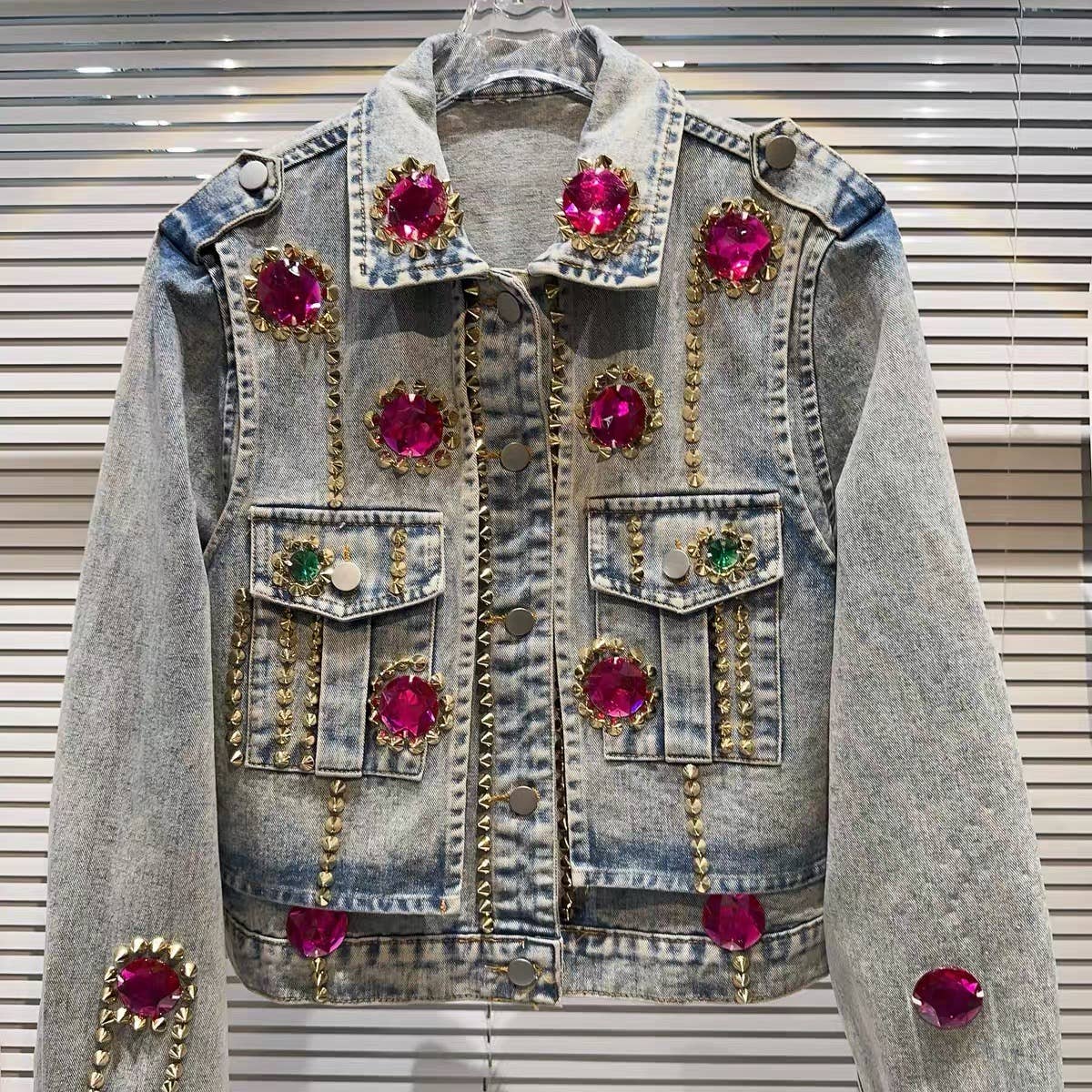 Productseeker – Engroshandel Denimjakke - Dame – JK026 farverig denimjakke med ædelsten11