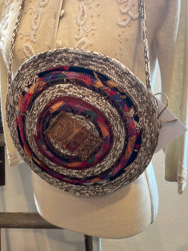 Sac bandoulière grand format à rabat en corde style tribal pour la vente par Sow's Ear