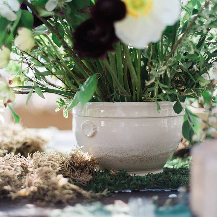 etúHOME - Wholesale Mixing Bowl - White Artisanal Handthrown Ceramic Mixing Bowl with Spout